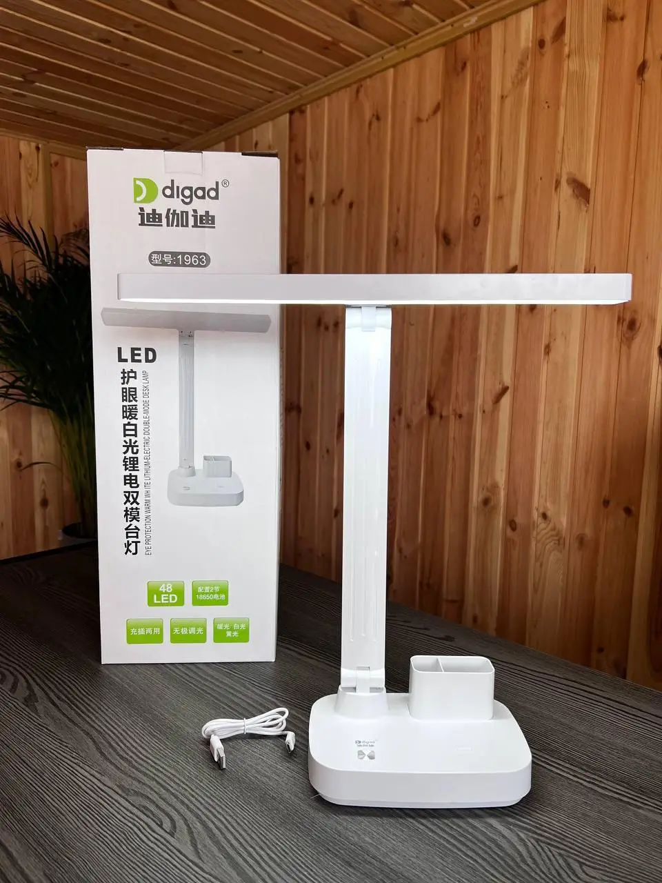 Потужна акумуляторна настільна лампа Digad 1963 на 48 LED 5 W (ЗАРЯДКА ВІД USB/C'ЄМНІ АКУМУЛЯТОРИ) Біла